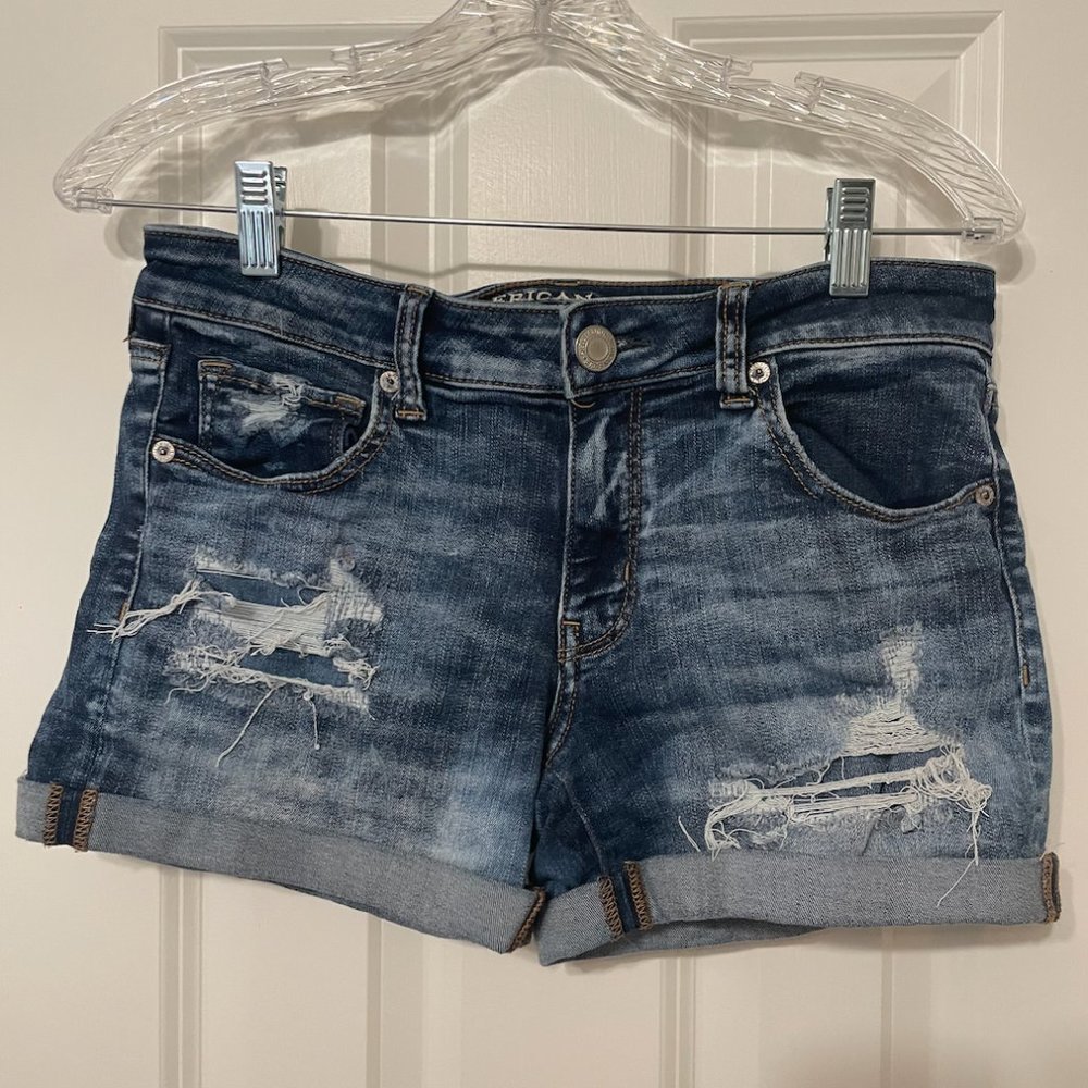 AMERICAN EAGLE OUTFITTERS Ripped Jean Shorts Denim - Size 8 *run very small*